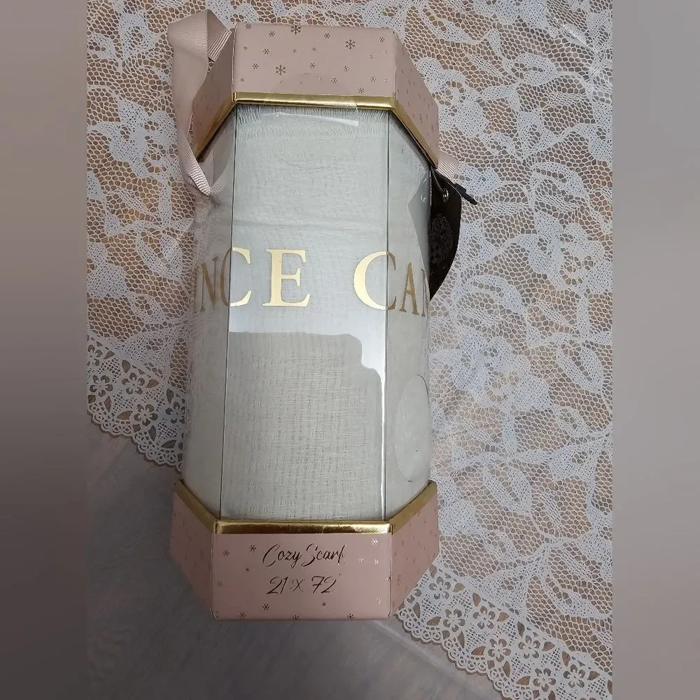 Vince Camuto Cozy Scarf NIB